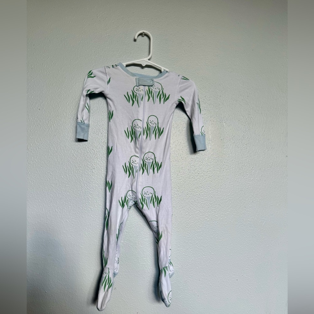 Rare The Beaufort Bonnet Company White and Green Kids Pajamas Golf